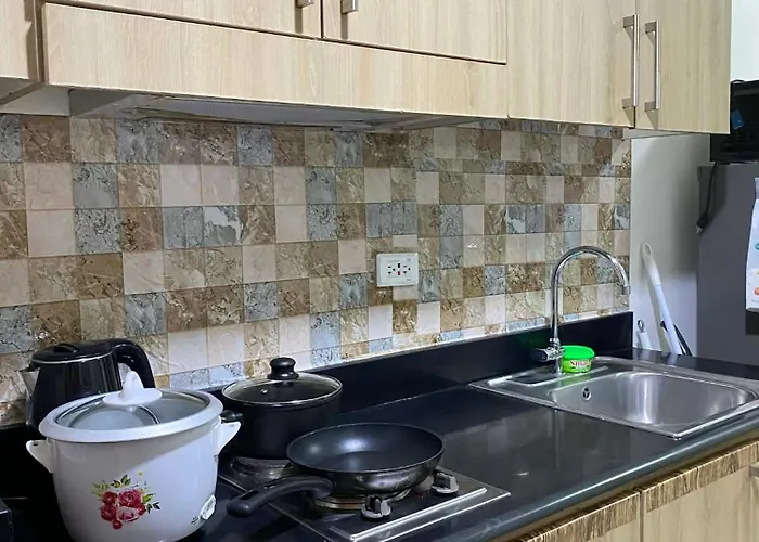 J&c Staycation 1br Unit Near Moa With Netflix Aparthotel 4*